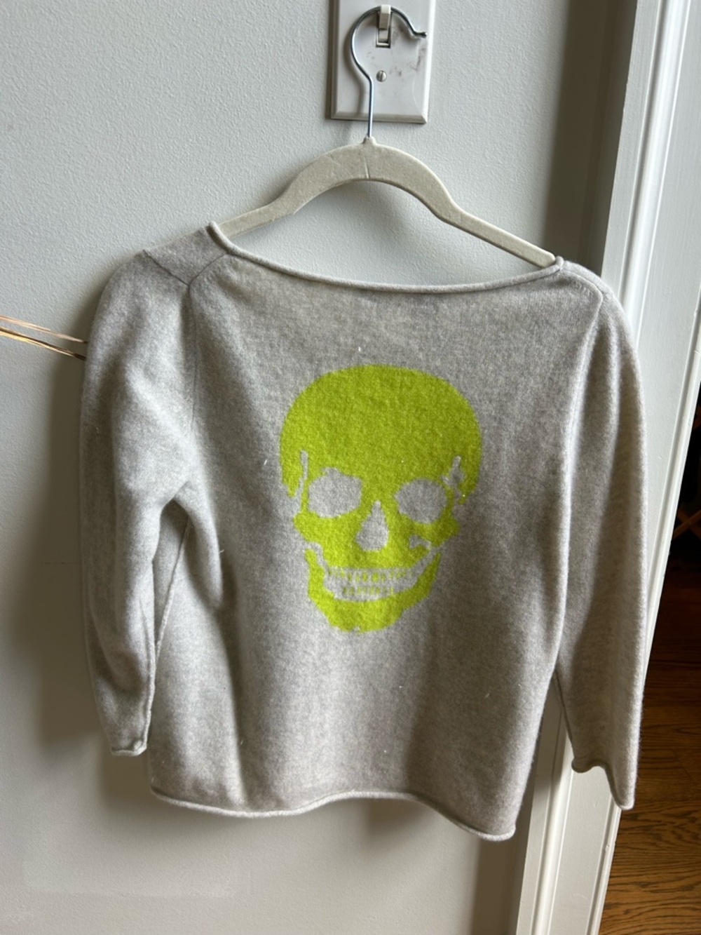 360 Cashmere Women's Scoop Neck Sweater in Light Gray
